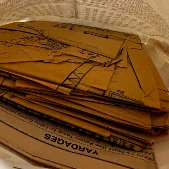 Vogue Career Wardrobe Sewing Pattern Jacket Top Skirt Pants 2518 12-14-16 - Picture 3 of 3